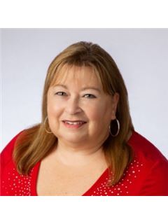 Jennifer L. Stoops - RE/MAX Modern Realty