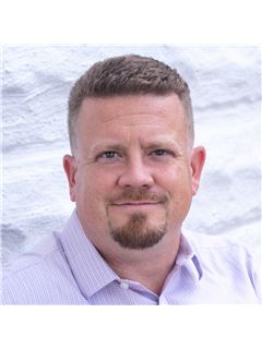 Courtney Waters - RE/MAX Trading Places