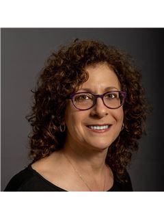 Stephanie Sclafani - RE/MAX Neighborhood Properties