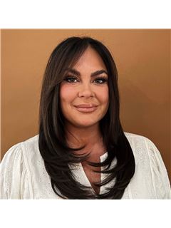 Kelle Burrough - RE/MAX Gateway