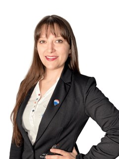 Gabriela Sarmiento - RE/MAX - FIRST