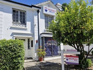 Office of RE/MAX - REALTY - Las Condes