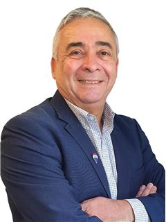 Luis Castro - RE/MAX - PREMIER