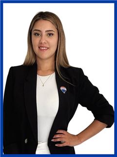 Stefany Luz - RE/MAX - FIRST