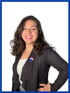 Nataly Nuñez - RE/MAX - FIRST