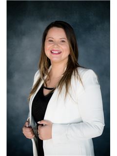Camila Fischer Vallejo - RE/MAX - ICON