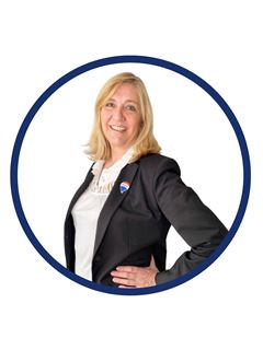 Gabriela Latorre - RE/MAX - FIRST