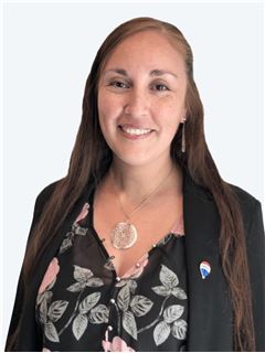 Denisse Tapia - RE/MAX - GO