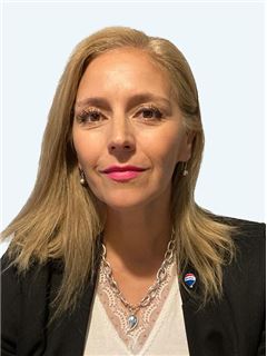Carina Arancibia Flores - RE/MAX - EXCLUSIVE