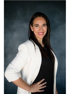 Bróker/Tulajdonos - BROKER Katherine Borgeaud Salazar - RE/MAX - ICON