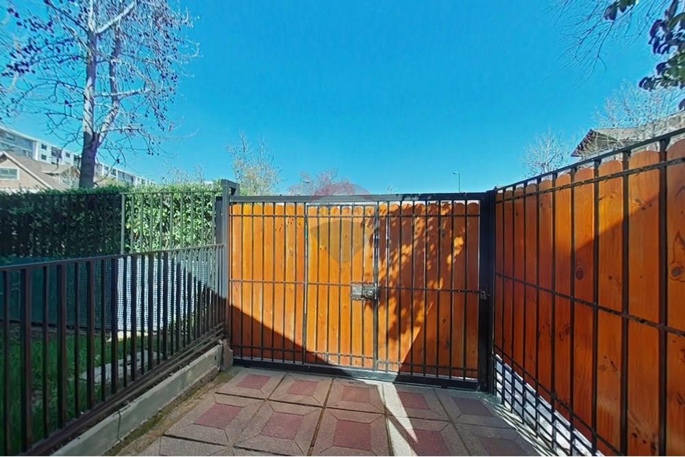 Konut - Bitiþik Villa - La Florida, Santiago, Metropolitana De Santiago - CL - Estacionamiento .jpg - 1028018589-8