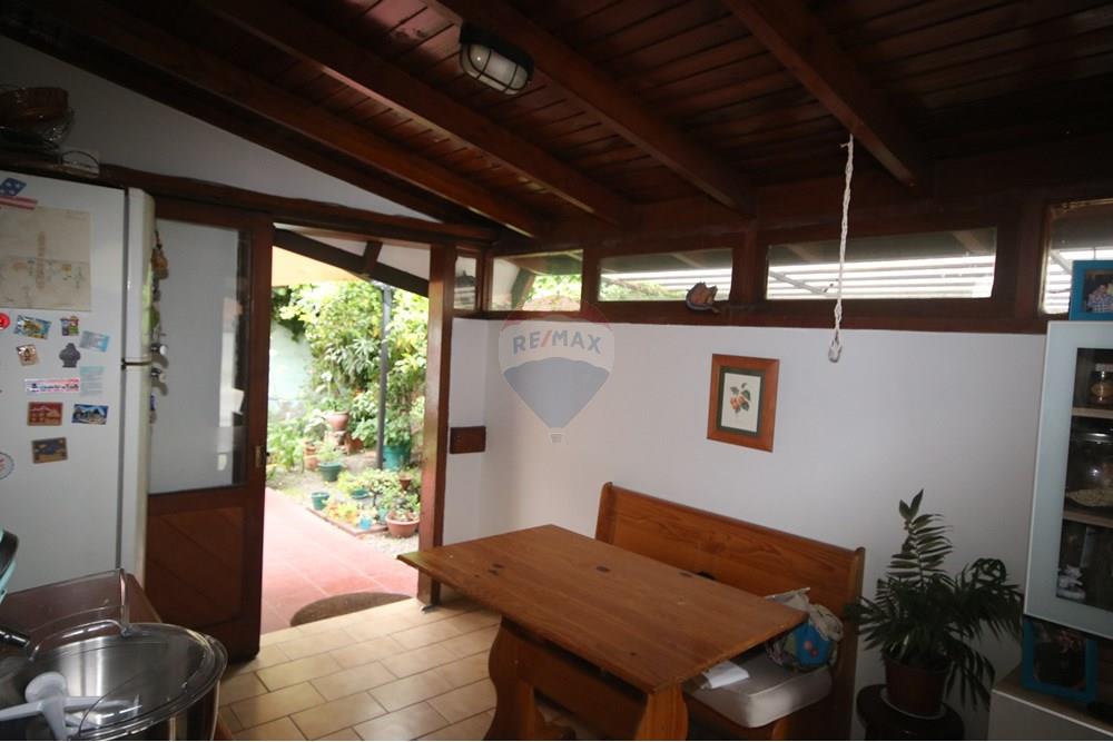 Casa de esquina - Venta - Las Condes, Santiago, Metropolitana De Santiago - IMG_4277.JPG - Comedor diario - 1028109076-8