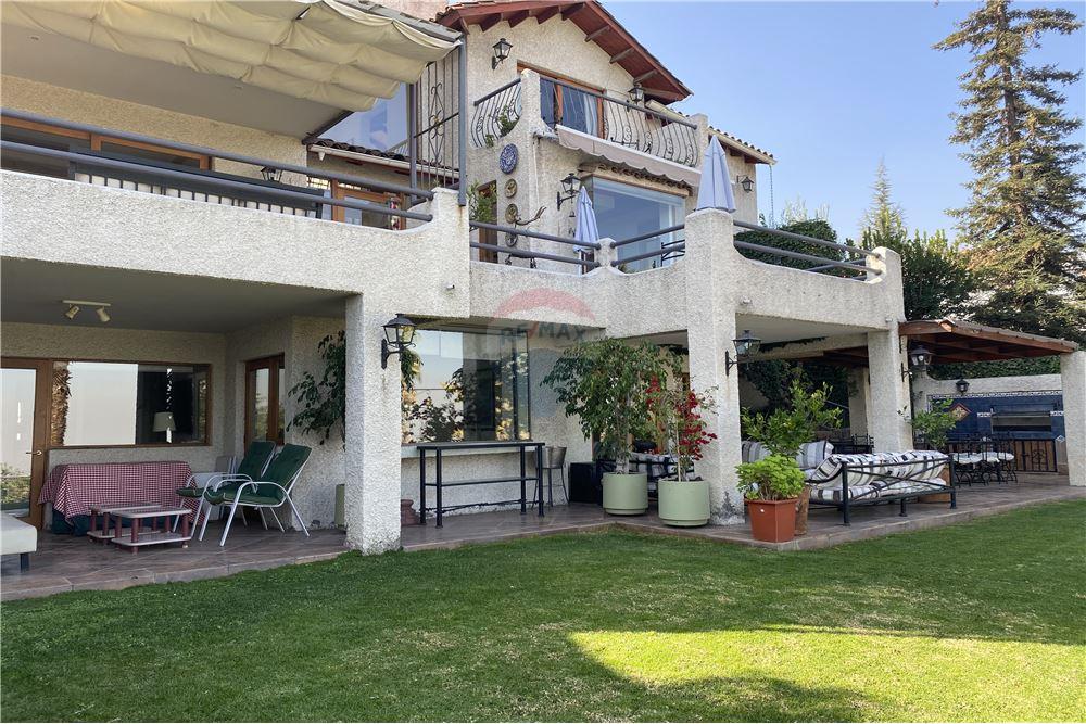 Residential House Las Condes, Santiago, Metropolitana De Santiago