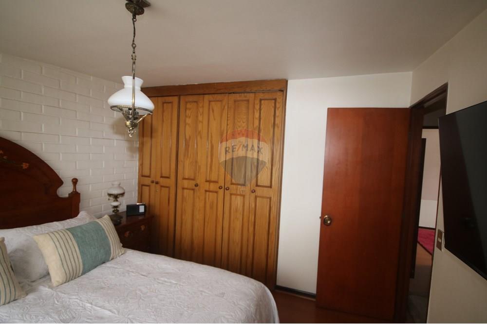 Casa de esquina - Venta - Las Condes, Santiago, Metropolitana De Santiago - IMG_4294.JPG - Dormitorio Principal - 1028109076-8