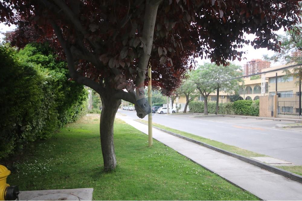 Casa de esquina - Venta - Las Condes, Santiago, Metropolitana De Santiago - IMG_4256.JPG - 1028109076-8