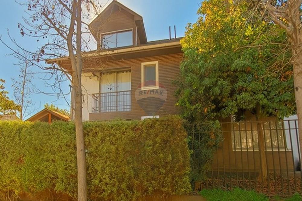 Konut - Bitiþik Villa - La Florida, Santiago, Metropolitana De Santiago - CL - Casa suburbana con arbustos y árboles.jpg - 1028018589-8