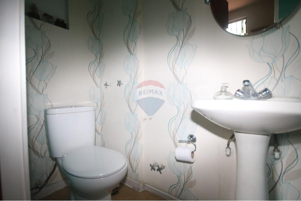 Casa de esquina - Venta - Las Condes, Santiago, Metropolitana De Santiago - IMG_4303.JPG - Baño - 1028109076-8