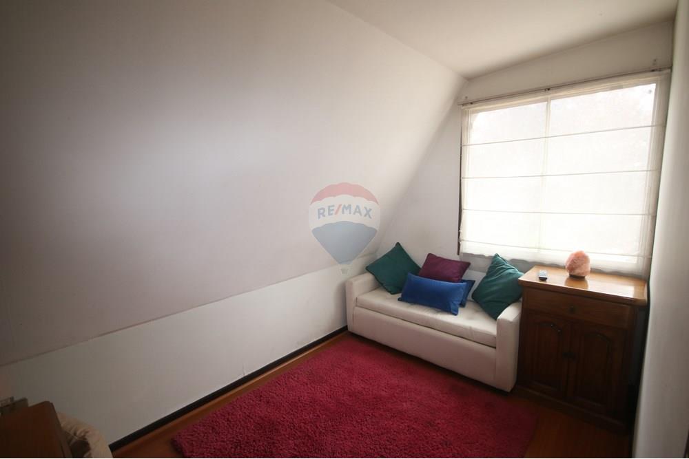 Casa de esquina - Venta - Las Condes, Santiago, Metropolitana De Santiago - IMG_4297.JPG - Dormitorio - 1028109076-8