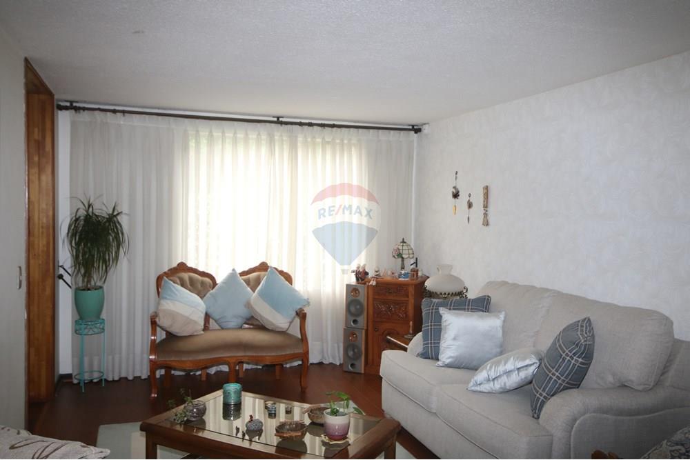 Casa de esquina - Venta - Las Condes, Santiago, Metropolitana De Santiago - IMG_4273.JPG - Living - 1028109076-8