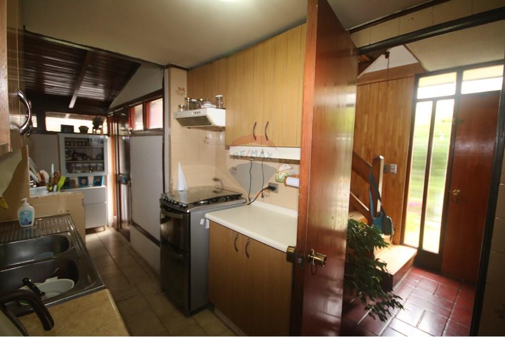 Casa de esquina - Venta - Las Condes, Santiago, Metropolitana De Santiago - IMG_4275.JPG - Cocina - 1028109076-8