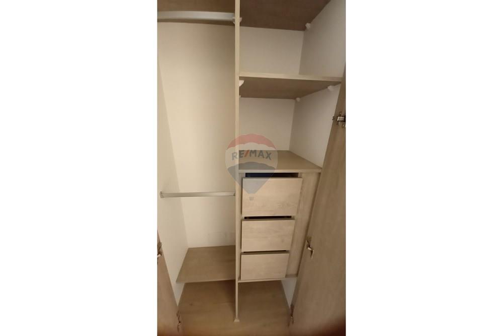 Elamine - Korter - Ñuñoa, Santiago, Metropolitana De Santiago - CL - closet D2.jpg - 1028050078-627