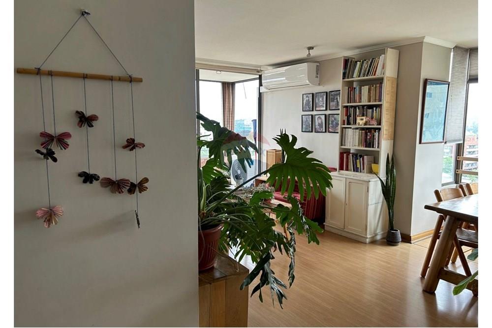 Departamento - Venta - Providencia, Santiago, Metropolitana De Santiago - Entrada hacia living.jpg - 1028064065-14