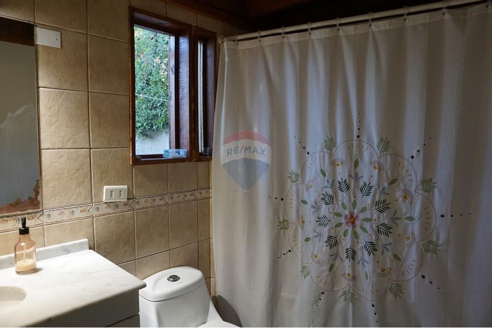 Gyvenamasis - Namas - Peñalolén, Santiago, Metropolitana De Santiago - CL - DSC04761.JPG - Vonios kambarys - 1028036075-139