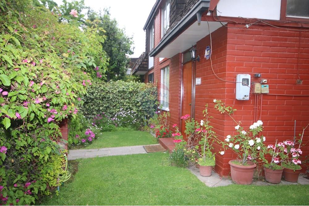 Casa de esquina - Venta - Las Condes, Santiago, Metropolitana De Santiago - IMG_4261.JPG - 1028109076-8