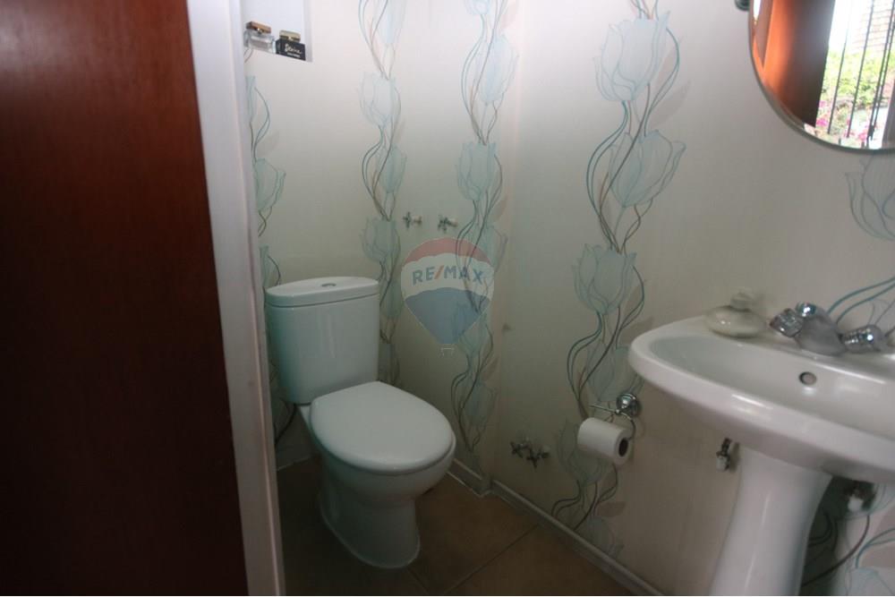 Casa de esquina - Venta - Las Condes, Santiago, Metropolitana De Santiago - IMG_4304.JPG - 1028109076-8