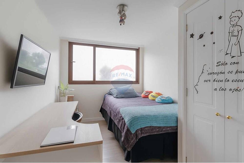 Departamento - Venta - Ñuñoa, Santiago, Metropolitana De Santiago - Habitación cómoda y luminosa con detalles coloridos copia.jpg - 1028018070-1408