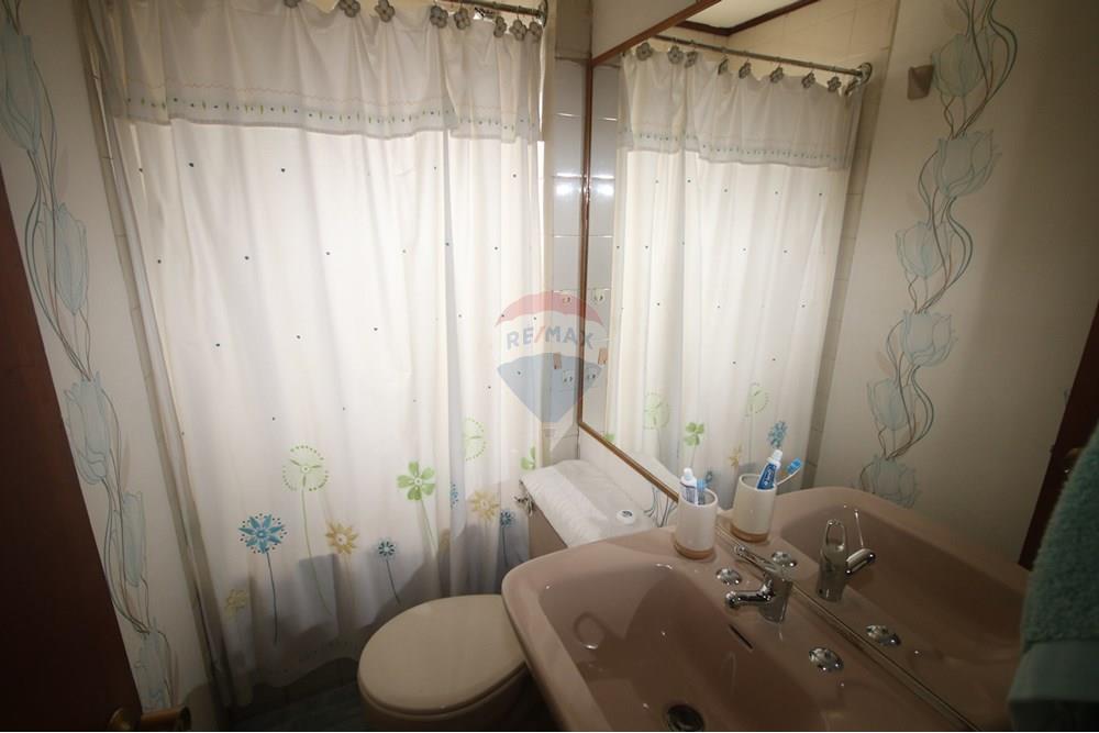 Casa de esquina - Venta - Las Condes, Santiago, Metropolitana De Santiago - IMG_4301.JPG - Baño - 1028109076-8