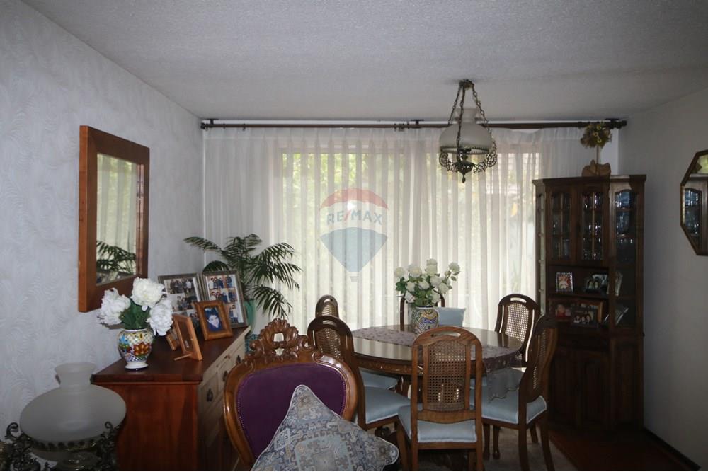Casa de esquina - Venta - Las Condes, Santiago, Metropolitana De Santiago - IMG_4271.JPG - Comedor - 1028109076-8