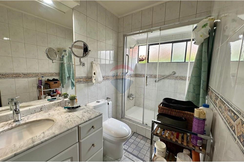 Dzīvojamais - Savrupmāja - La Reina, Santiago, Metropolitana De Santiago - CL - WhatsApp Image 2024-11-12 at 10.22.17 AM (1).jpeg - 1028103008-67