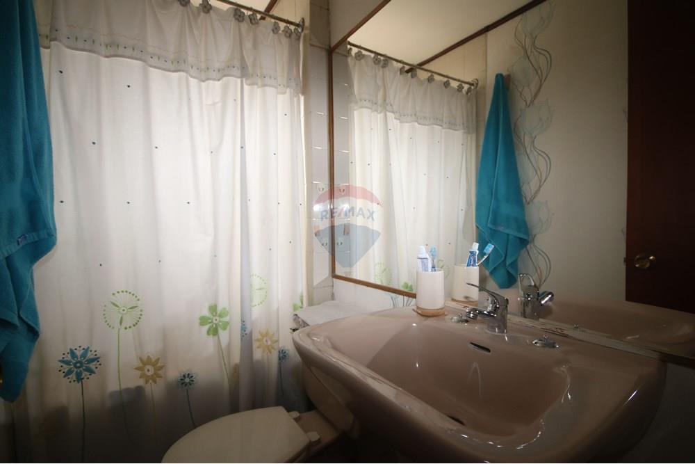 Casa de esquina - Venta - Las Condes, Santiago, Metropolitana De Santiago - IMG_4299.JPG - Baño - 1028109076-8