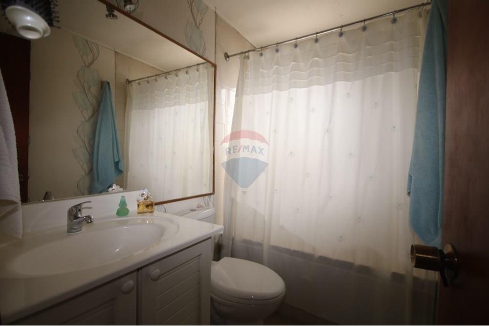 Casa de esquina - Venta - Las Condes, Santiago, Metropolitana De Santiago - IMG_4289.JPG - Baño - 1028109076-8