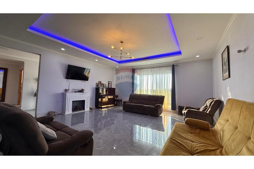 Dzīvojamais - Savrupmāja - San Bernardo, Maipo, Metropolitana De Santiago - CL - WhatsApp Image 2025-06-16 at 12.43.31 PM (1).jpeg - 1028050189-77