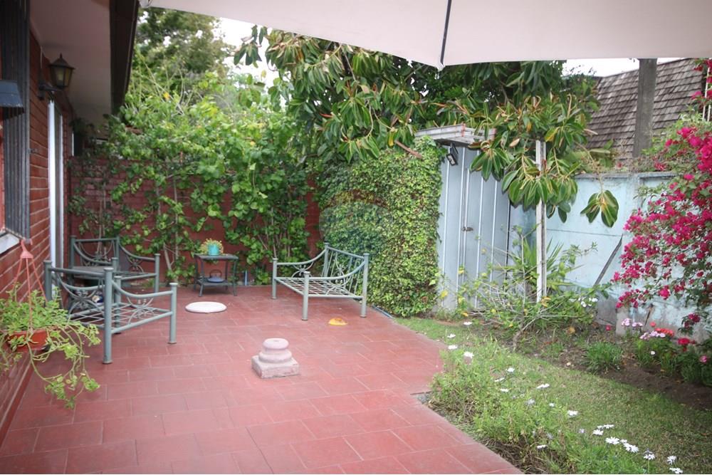 Casa de esquina - Venta - Las Condes, Santiago, Metropolitana De Santiago - IMG_4281.JPG - Terraza - 1028109076-8