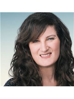 Laura Dech - RE/MAX Treeland Realty