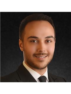 Arshia Esmaeili - RE/MAX Masters Realty