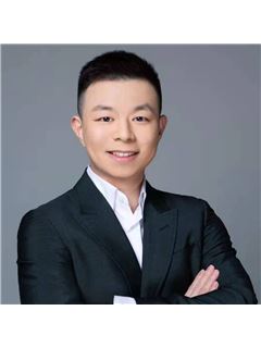 Ryan Zhao - RE/MAX Crest Realty