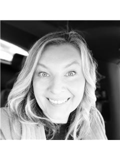 Anna Tomczyk - RE/MAX Excellence