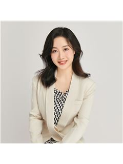 Yuna Fan - RE/MAX Crest Realty