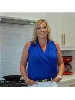 Debbie Seegmiller - RE/MAX Excellence