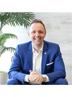 经纪人/所有者 - John W. Carter - RE/MAX River City