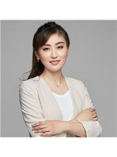 Maddie Chen - RE/MAX Crest Realty