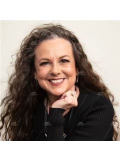 Marilyn Moldowan - RE/MAX Real Estate (Mountain View)