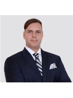 Christopher Kiska - RE/MAX Masters Realty