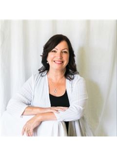 Elizabeth Crawford - RE/MAX Treeland Realty