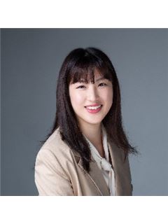 Michelle Luk - RE/MAX Crest Realty