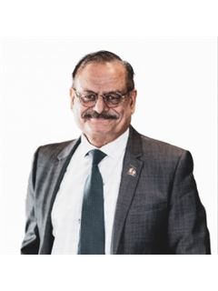 Shani Ahmad - RE/MAX Excellence